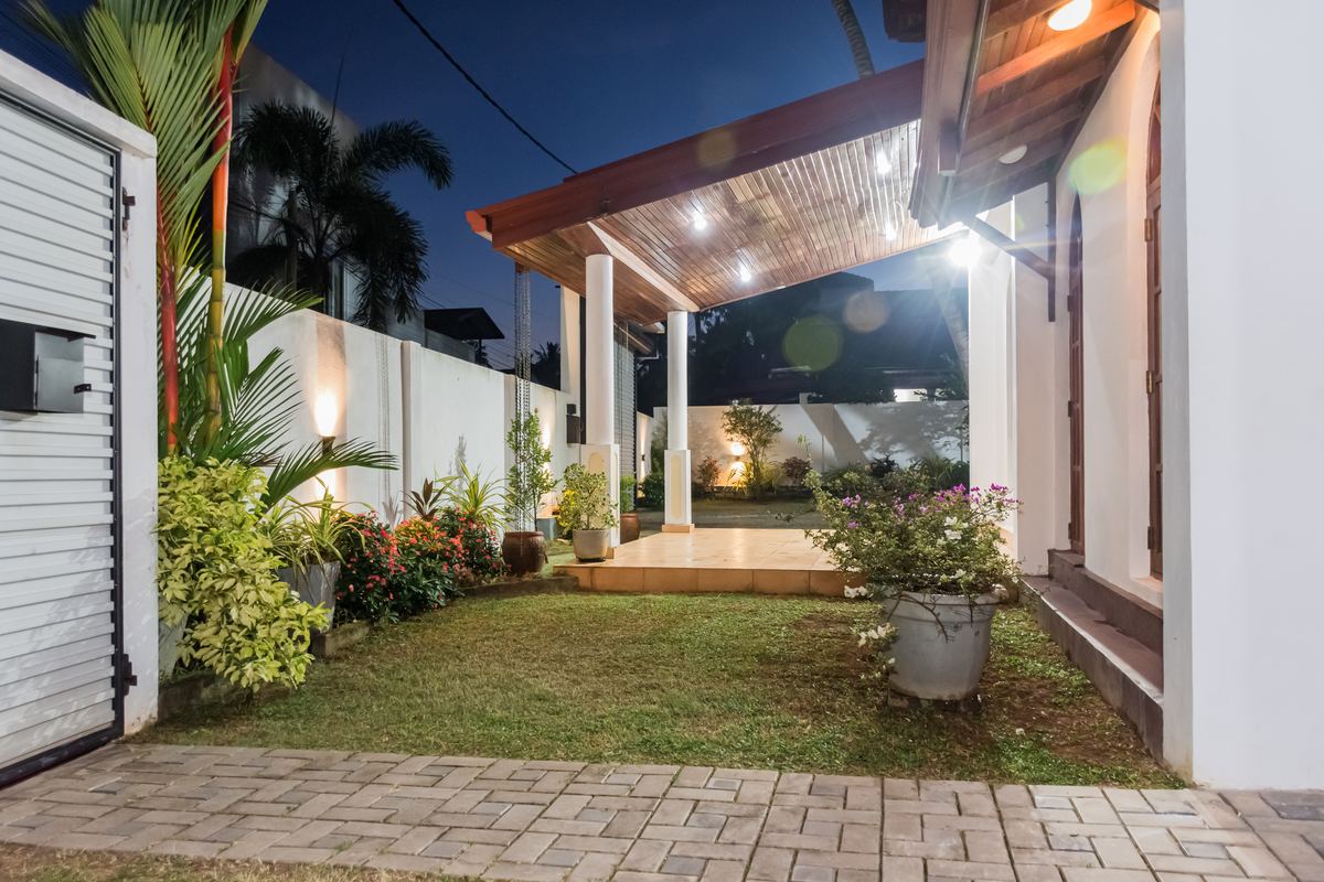 Villa garden